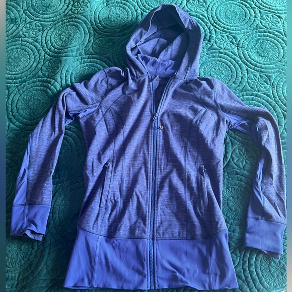 Lululemon jacket. - Picture 12 of 17